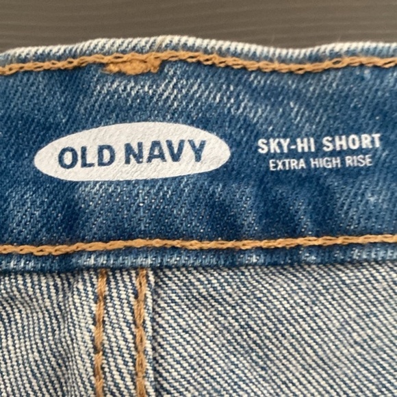 New Old Navy Extra High-Waisted Button-Fly Sky-Hi
Straight Cut-Off Jean Short 10 - Picture 9 of 11